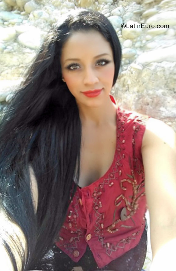 Date this sensual Colombia girl Maira from Bogota CO21068