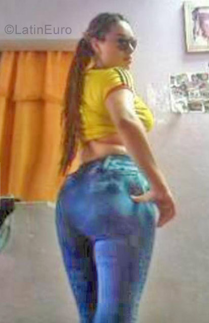 Date this young Colombia girl Fernanda from Bogota CO21095