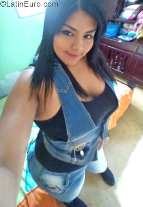 Date this nice looking Colombia girl Ana meliza from Medellin CO21162