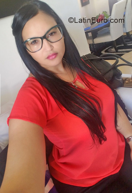 Date this gorgeous Dominican Republic girl Lilian from Santiago DO28399