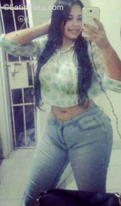 Date this voluptuous Dominican Republic girl Lissette from Santo Domingo DO28419