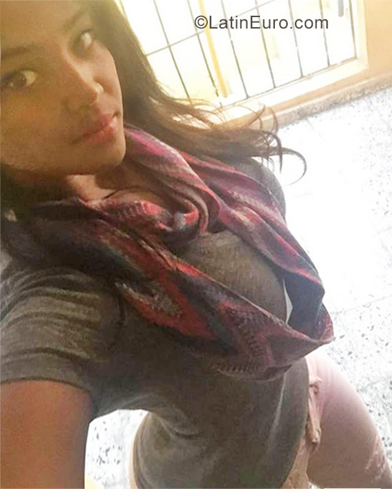 Date this passionate Dominican Republic girl Kamila from Punta Cana DO28453