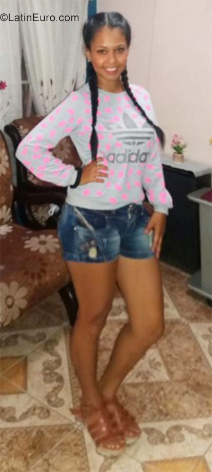 Date this hard body Colombia girl Jenni from Cali CO21312