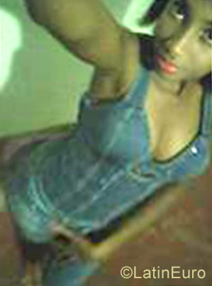Date this stunning Dominican Republic girl Diana from Santo Domingo DO28522
