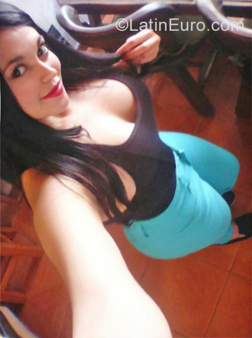 Date this young Colombia girl Jeny from Bogota CO21319