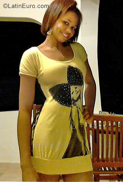 Date this pretty Dominican Republic girl Anyi from Santiago DO28548