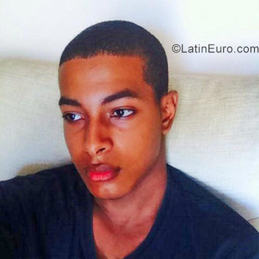 Date this young Dominican Republic man Israel from Santo Domingo DO28676