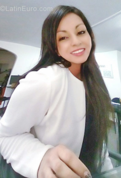 Date this nice looking Colombia girl Alejandra from Bogota CO21477