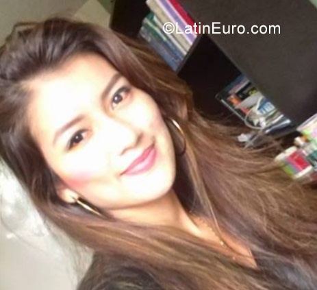 Date this stunning Colombia girl Yenny from Bogota CO21497