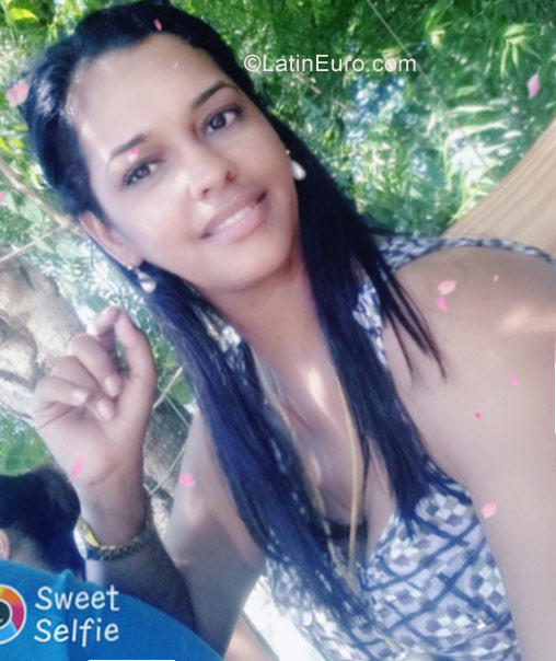 Date this sultry Dominican Republic girl Yenifer from Santiago DO28833