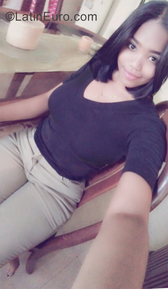 Date this passionate Dominican Republic girl Mihara from Santo Domingo DO28876