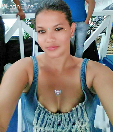 Date this pretty Dominican Republic girl Denny from La Vega DO28881