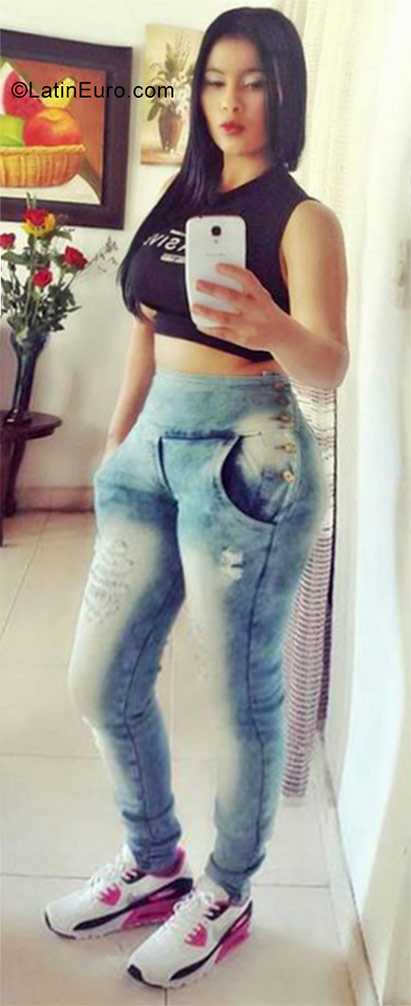 Date this foxy Colombia girl Juliana from Bogota CO21592