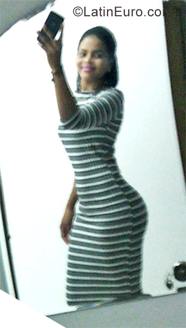 Date this lovely Dominican Republic girl Yanna from Santo Domingo DO28889