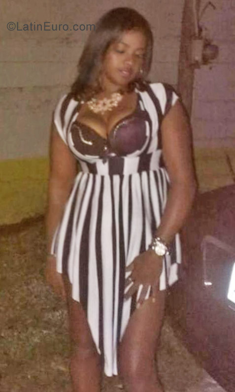 Date this nice looking Jamaica girl Sexychocalate from Kingston JM2447