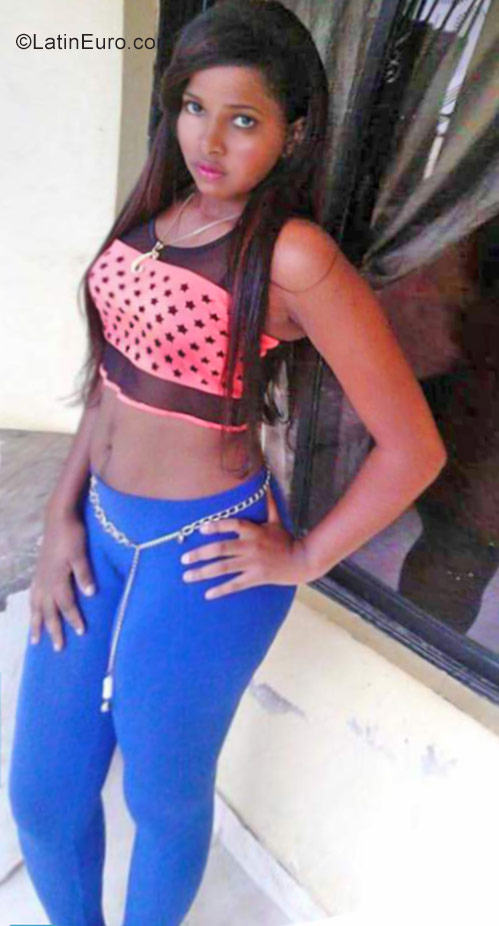 Date this fun Dominican Republic girl Marys from Santo Domingo DO28955