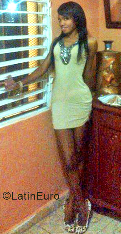Date this hot Dominican Republic girl Ruth from Santo Domingo DO28998