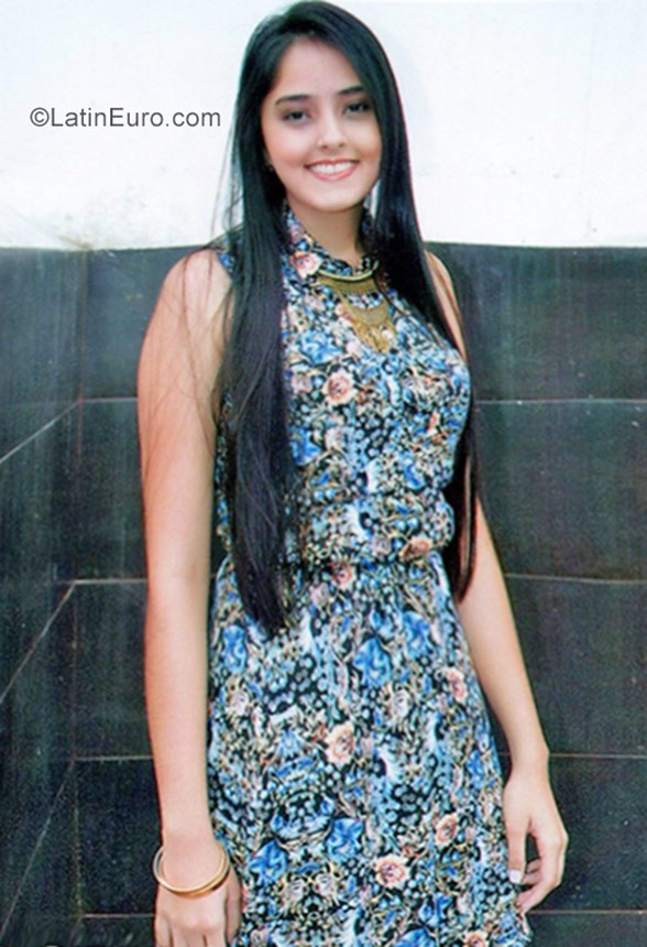 Date this cute Colombia girl Alejandra from Bogota CO21665