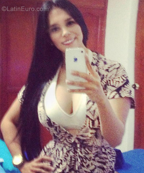 Date this beautiful Colombia girl Paulina from Bogota CO21716