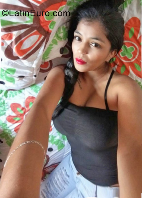 Date this exotic Colombia girl Elizabeth from Medellin CO21807