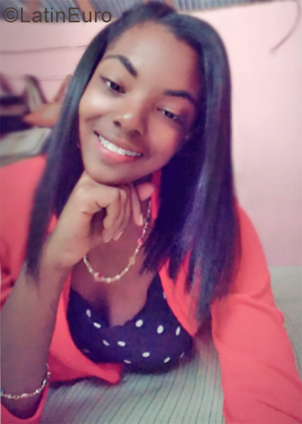 Date this funny Dominican Republic girl Adashia from Santiago DO29265