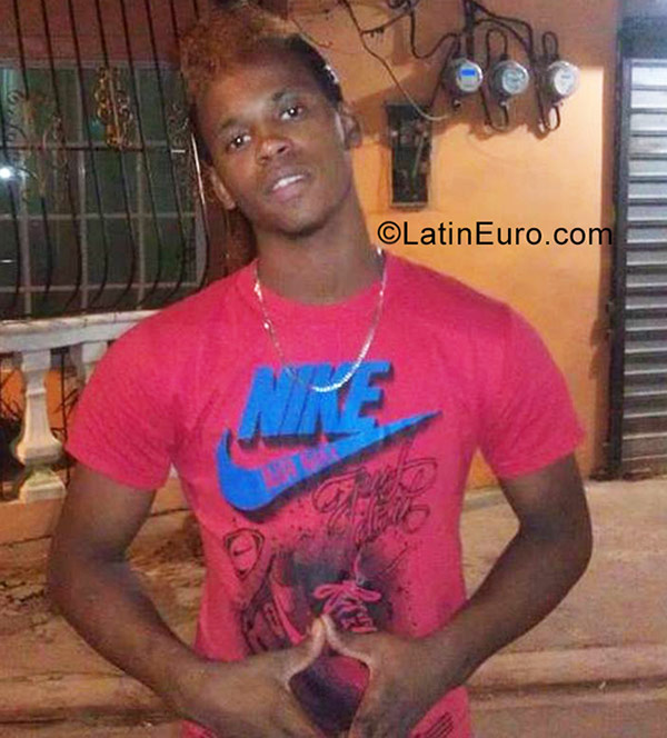 Date this happy Dominican Republic man Junior ernest c from Brazil DO29338