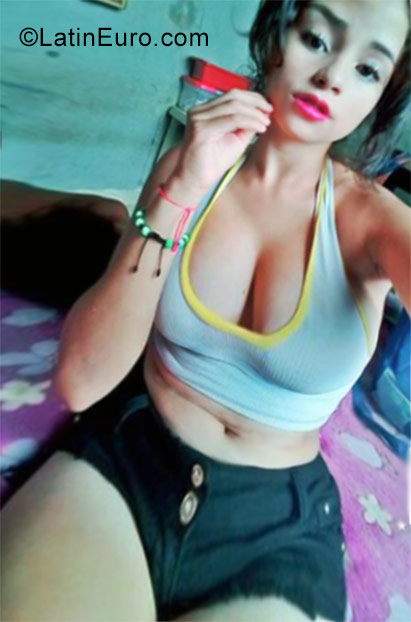 Date this sensual Colombia girl Kamila from Valledupar CO21868