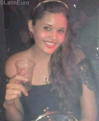 Date this sultry Colombia girl Marecela from Florencia CO21887