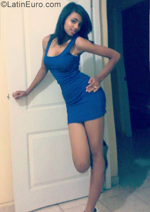 Date this passionate Dominican Republic girl Deriana from Santiago DO29425