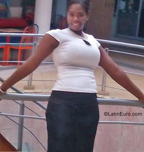 Date this athletic Dominican Republic girl Michele from Santo Domingo DO29457