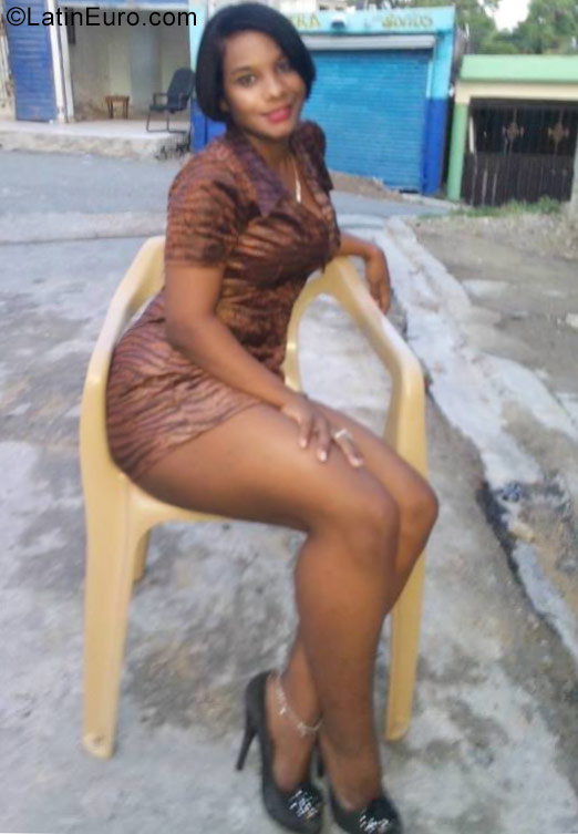 Date this tall Dominican Republic girl Yenifer from Santo Domingo DO29464