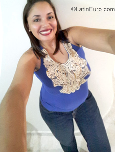 Date this tall Dominican Republic girl Altagracia from Santiago DO29532