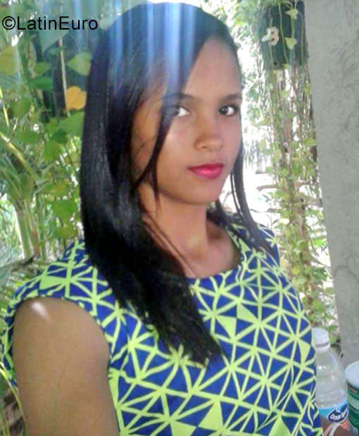 Date this nice looking Dominican Republic girl Dara from Santiago DO29547