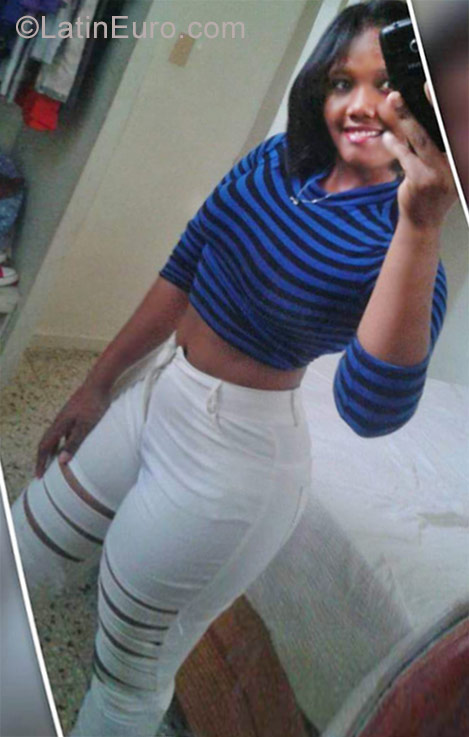 Date this sensual Dominican Republic girl Katy from Santo Domingo DO29582