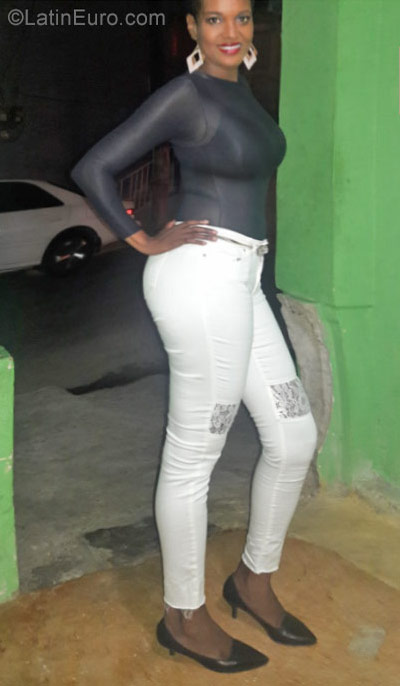 Date this good-looking Dominican Republic girl Alejandra from La Romana DO29596