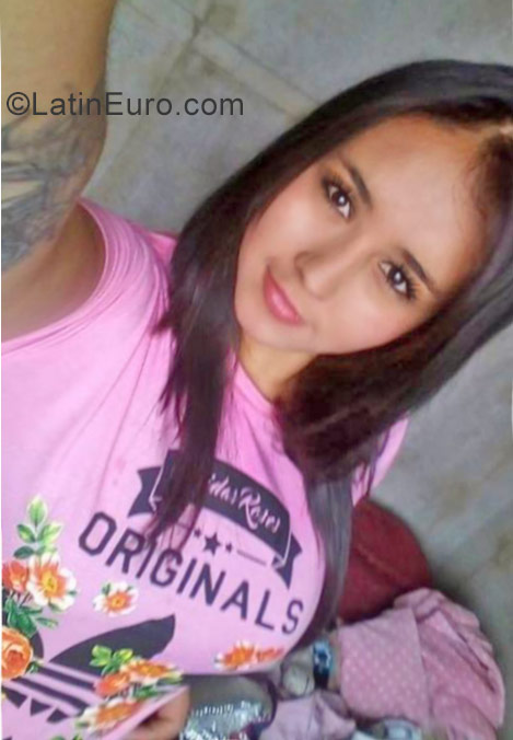 Date this pretty Colombia girl Vanesa from Bogota CO21988