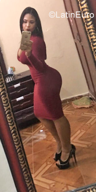 Date this good-looking Dominican Republic girl Yavely from Santo Domingo DO31047