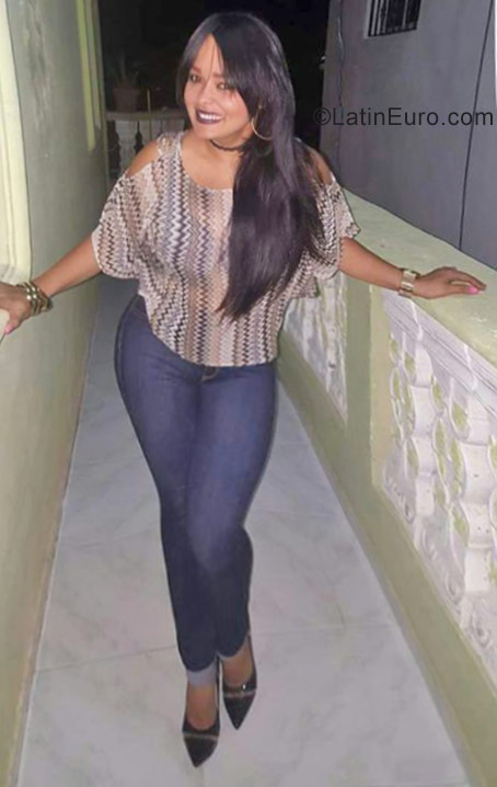 Date this nice looking Dominican Republic girl Jeyssi from La Romana DO29603