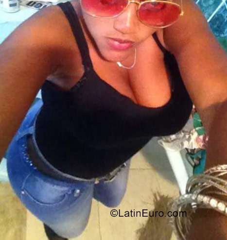 Date this charming Dominican Republic girl Yordania from Santo Domingo DO29613