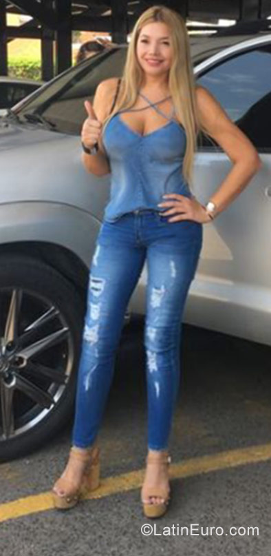 Date this stunning Colombia girl Viviana from Barranquilla CO22027