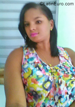 Date this pretty Dominican Republic girl Juana from Santo Domingo DO29690