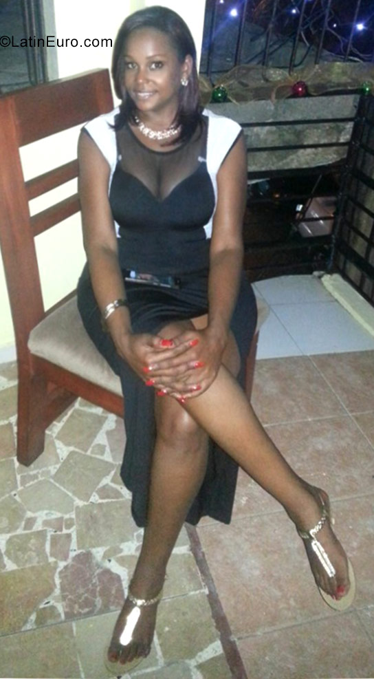 Date this gorgeous Dominican Republic girl Miriam from Santo Domingo DO29696