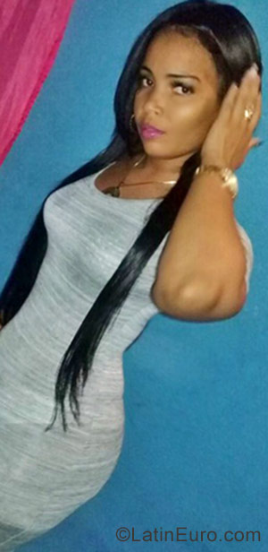 Date this happy Dominican Republic girl Kenny from Santo Domingo DO29698