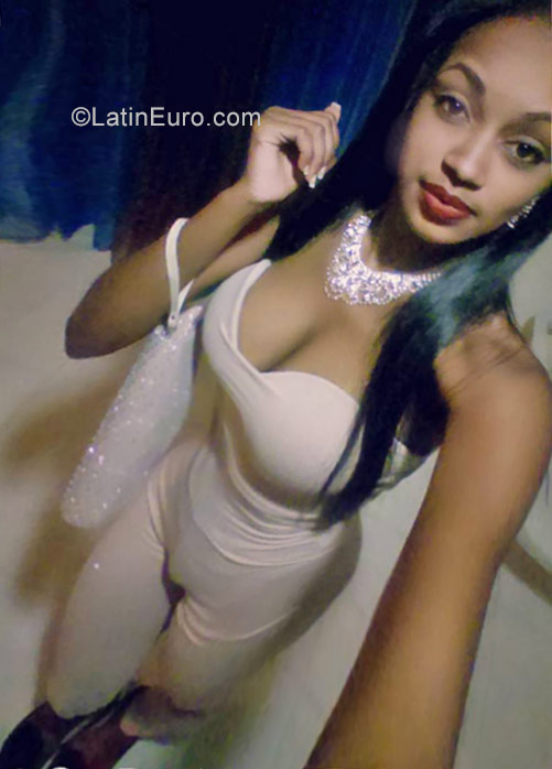 Date this charming Dominican Republic girl Yafi from La Vega DO29709