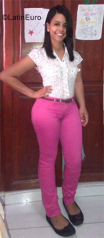 Date this funny Dominican Republic girl Maite from Santo Domingo DO29716