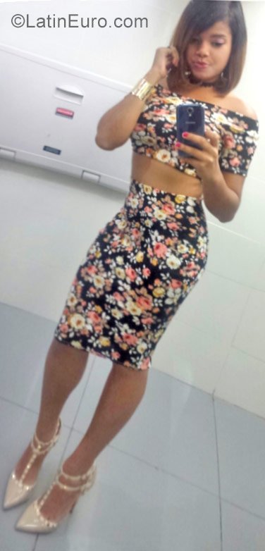 Date this delightful Dominican Republic girl Emely from Santo Domingo DO29753