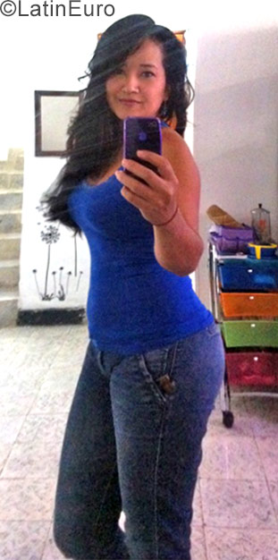 Date this voluptuous Colombia girl Priscila from Cali CO22063