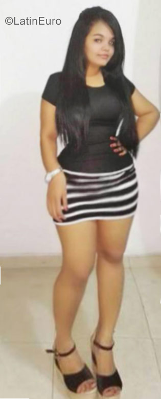 Date this happy Colombia girl Alison from Barranquilla CO22095