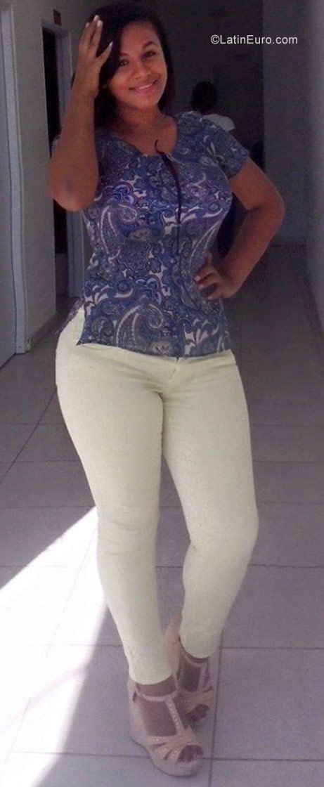 Date this tall Dominican Republic girl Esthefany from Santo Domingo DO29872