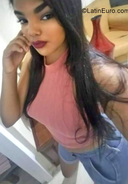 Date this tall Dominican Republic girl Esmeralda from Santiago DO29897